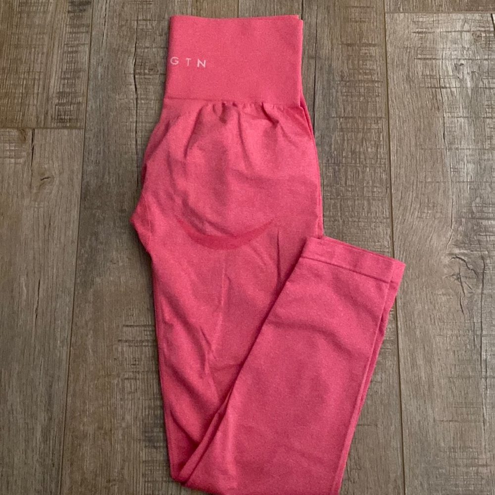 NVGTN Contour Seamless Legging - Fuscia Size M